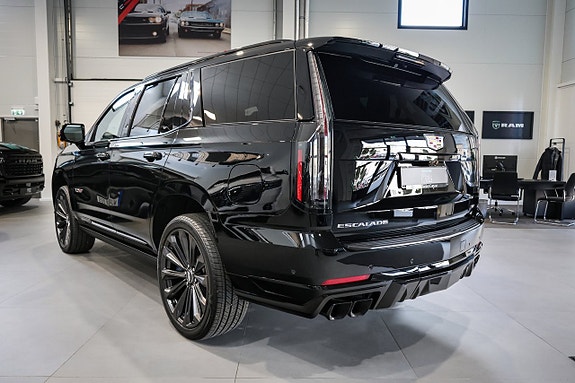 Cadillac Escalade 5 of 5