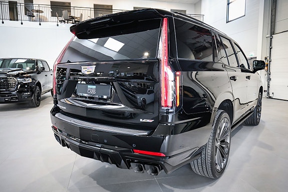 Cadillac Escalade 7 of 30
