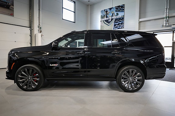 Cadillac Escalade 4 of 5