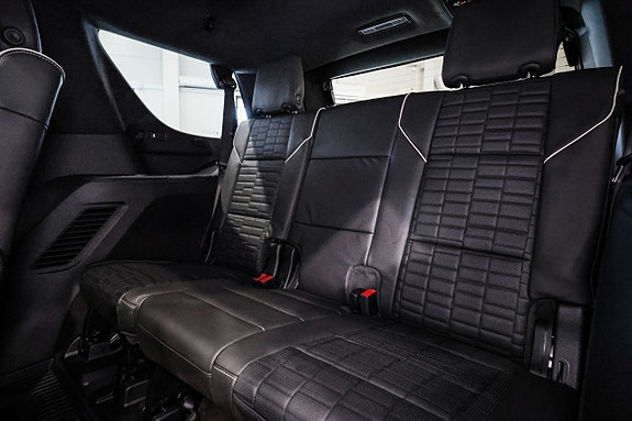 Cadillac Escalade 17 of 30