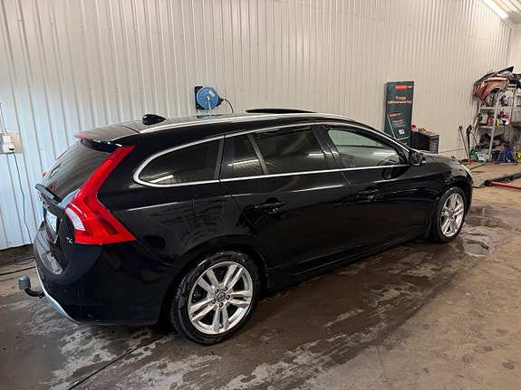 Volvo V60 3 of 5