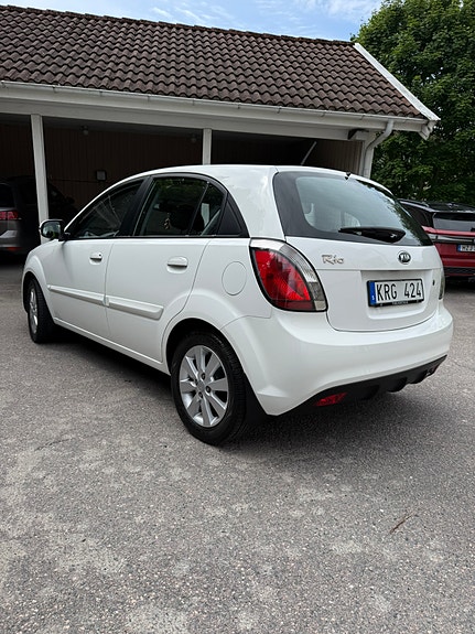 Kia Rio 4 of 5