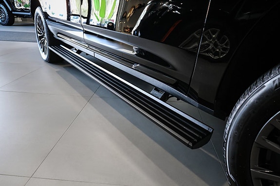 Cadillac Escalade 8 of 30