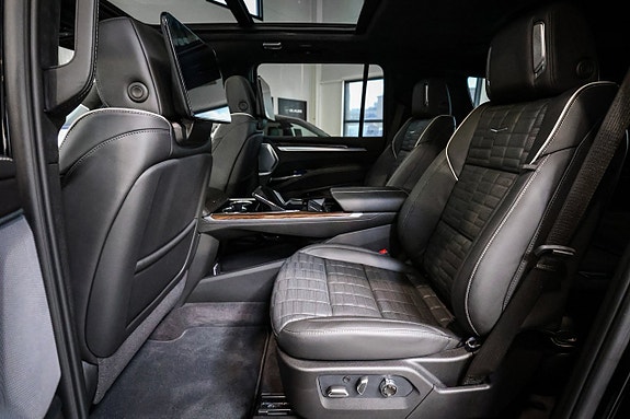 Cadillac Escalade 17 of 30