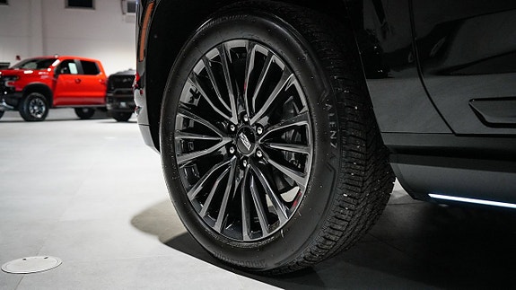 Cadillac Escalade 12 of 30
