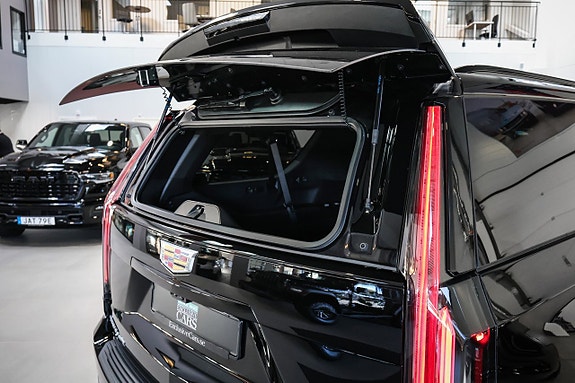 Cadillac Escalade 7 of 30