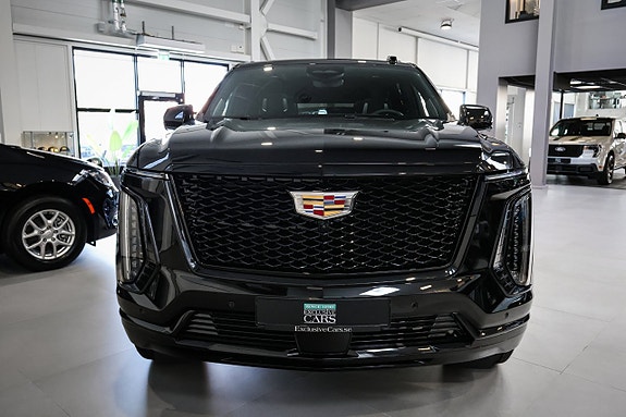 Cadillac Escalade 2 of 5
