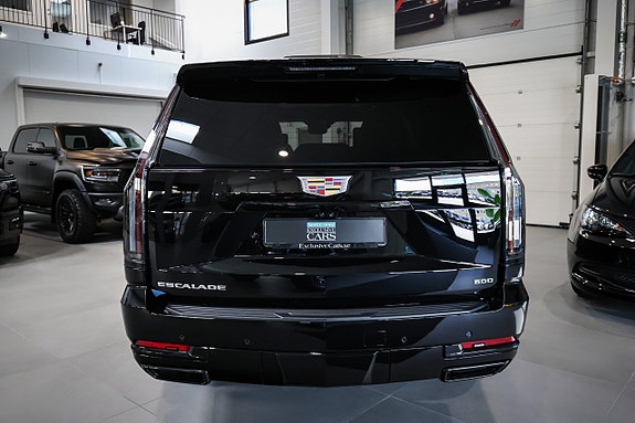 Cadillac Escalade 5 of 5