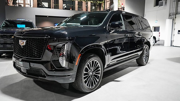 Cadillac Escalade 2 of 30