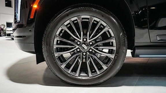 Cadillac Escalade 11 of 30