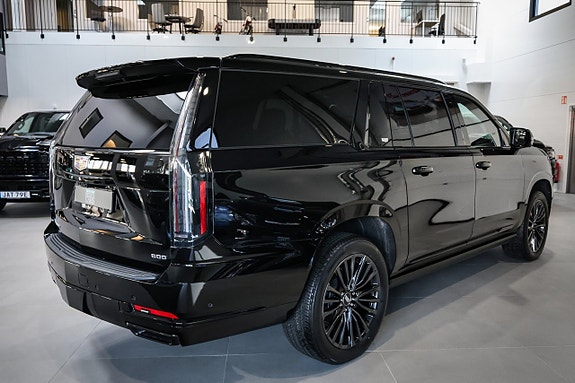Cadillac Escalade 4 of 5