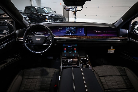 Cadillac Escalade 14 of 30