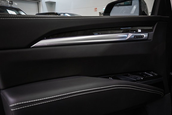 Cadillac Escalade 23 of 30