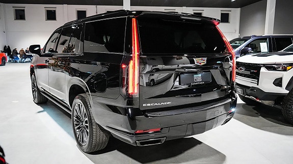 Cadillac Escalade 5 of 30