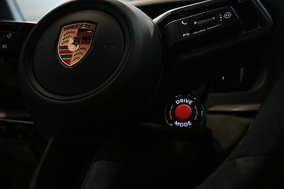 Porsche 911 Carrera GTS 19 of 23