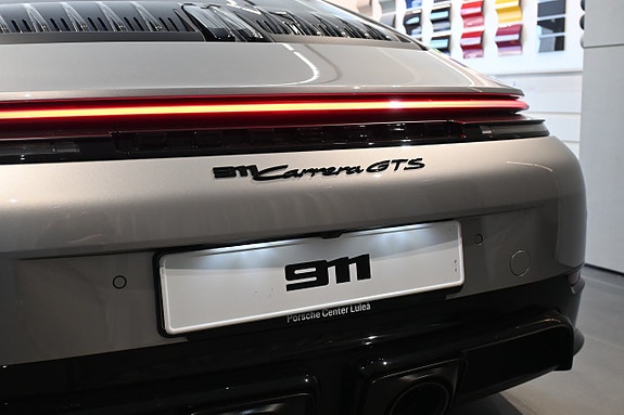 Porsche 911 Carrera GTS 8 of 23