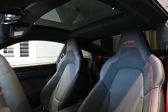 Porsche 911 Carrera GTS 13 of 23