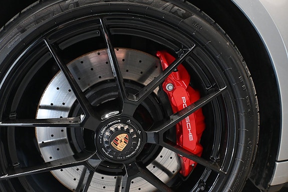 Porsche 911 Carrera GTS 11 of 23