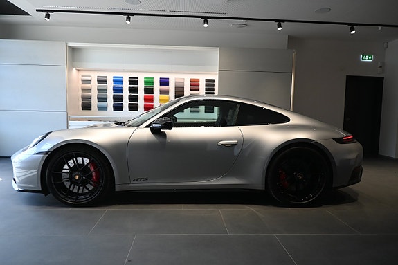 Porsche 911 Carrera GTS 5 of 5