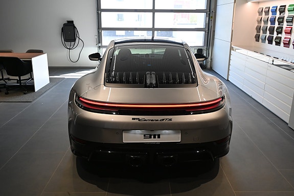 Porsche 911 Carrera GTS 7 of 23