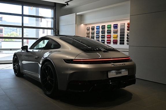 Porsche 911 Carrera GTS 6 of 23