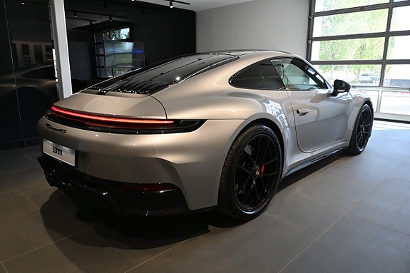 Porsche 911 Carrera GTS 9 of 23