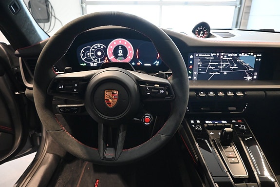 Porsche 911 Carrera GTS 17 of 23