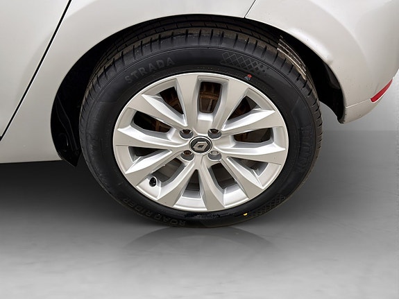 Renault Clio 27 of 29