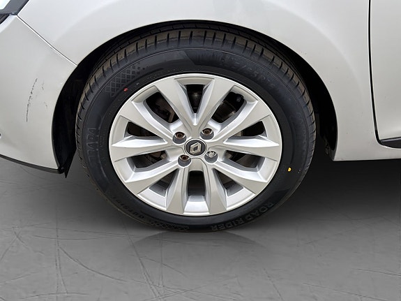 Renault Clio 26 of 29