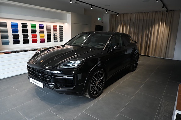 Porsche Cayenne S 2 of 5
