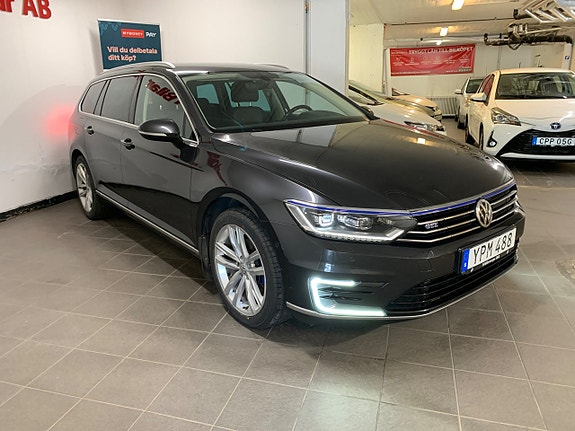 Volkswagen Passat 2 of 5