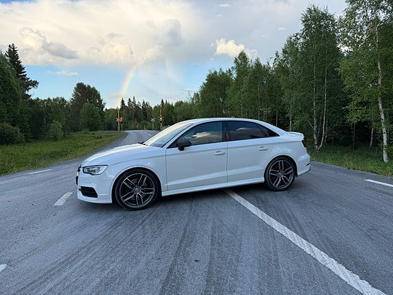 Audi S3 4 of 5