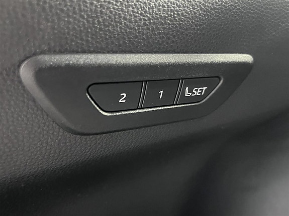 Toyota C-HR 18 of 24