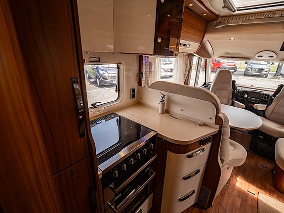 Hymer B 704 Premium Line *Långbädd *AC-Bodel 4 of 5