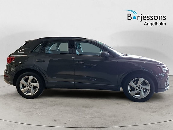 Audi Q3 2 of 5