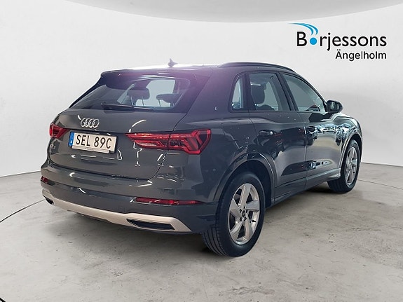 Audi Q3 3 of 5