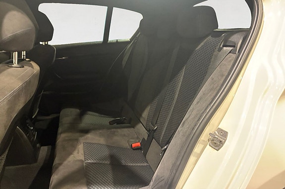 BMW 118d 14 of 17