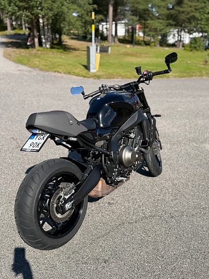 Yamaha XSR900 3 of 5