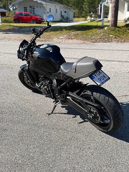 Yamaha XSR900 2 of 5
