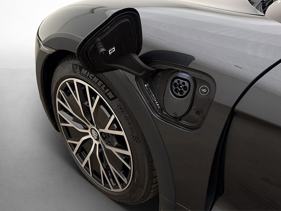 Porsche Taycan 4 29 of 30