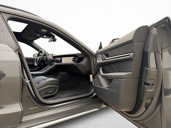 Porsche Taycan 4 25 of 30