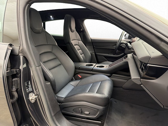 Porsche Taycan 4 26 of 30