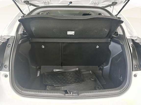 Toyota Yaris 13 of 19