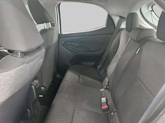 Toyota Yaris 11 of 19
