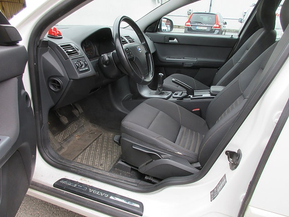 Volvo V50 9 of 30