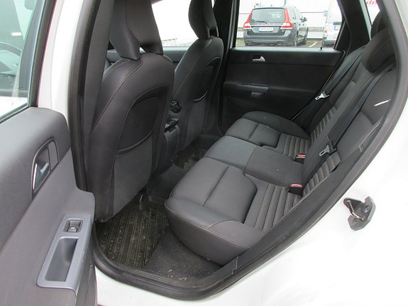 Volvo V50 12 of 30