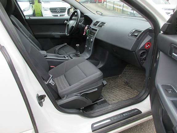 Volvo V50 8 of 30