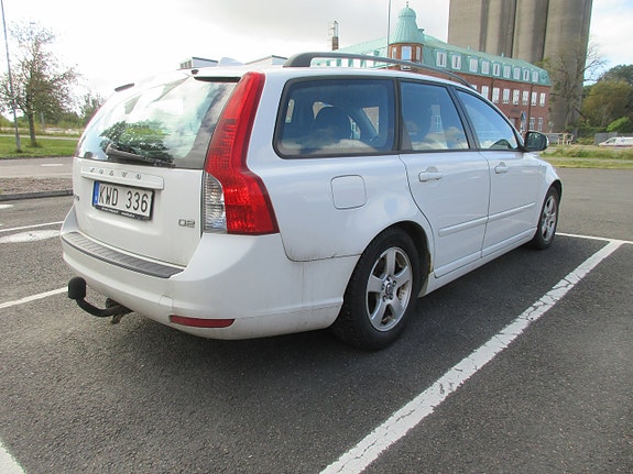 Volvo V50 2 of 30
