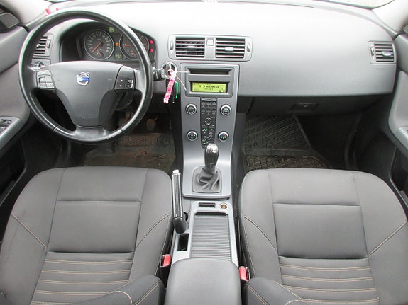 Volvo V50 10 of 30