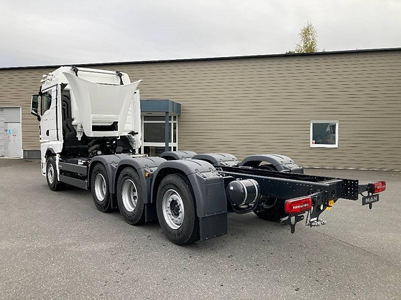 MAN TGX 35.520 8x4-4 BL CH chassi 4 of 8